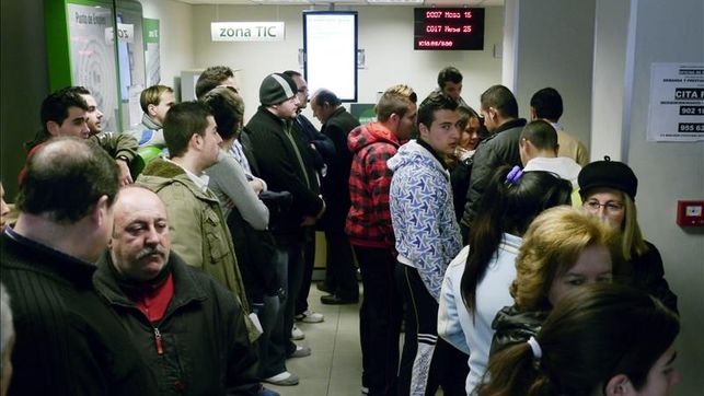 El paro sube en 20.525 personas en noviembre y la afiliación cae en 53.114