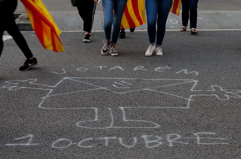 Mas de 230 académicos critican la violación de derechos civiles por los independentistas catalanes