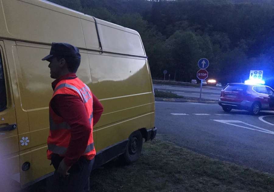 Detenida una pareja de franceses por romper un cepo y conducir sin carné