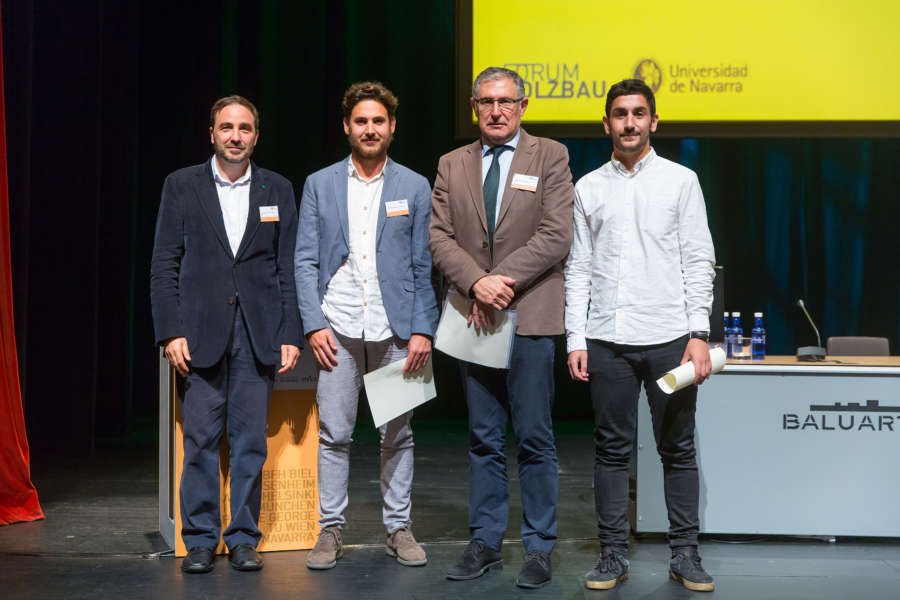 Alejandro Barranco Donderis recibe el premio del Concurso Cátedra Madera de la Universidad de Navarra