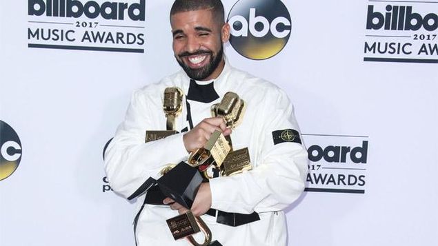 Drake triunfa en los premios Billboard Music Awards con 12 galardones