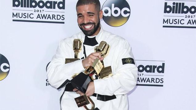 Drake triunfa en los premios Billboard Music Awards con 12 galardones