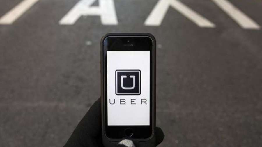 Uber anuncia su marcha de Valencia ante la incredulidad del sector del taxi