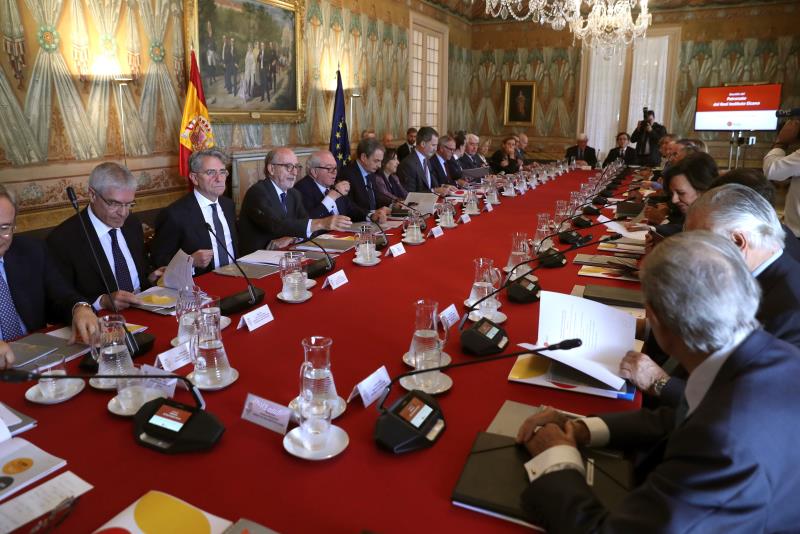 Los exjefes de Gobierno homenajean al rey por asentar el orden constitucional