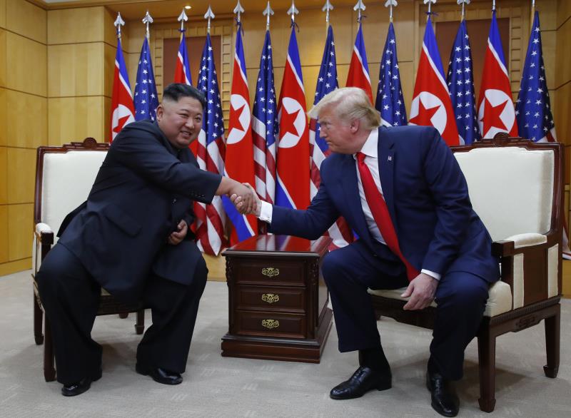 La improvisada e histórica cumbre de Trump y Kim logra reactivar el diálogo