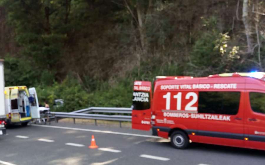 Dos personas son trasladadas al CHN tras una salida de vía en la NA-121-A