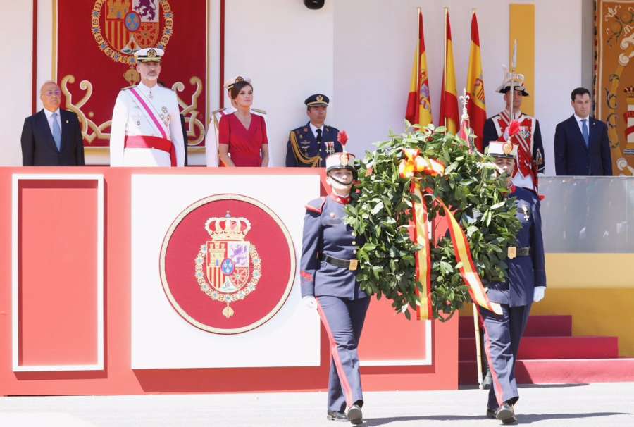El rey muestra su gratitud a los 186 militares españoles caídos por la paz