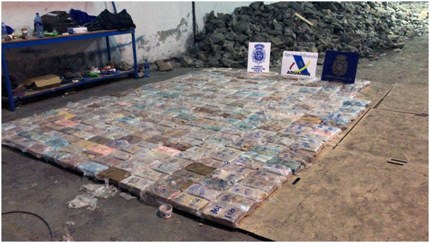 Detenidos por transportar cocaína oculta en falsas piedras