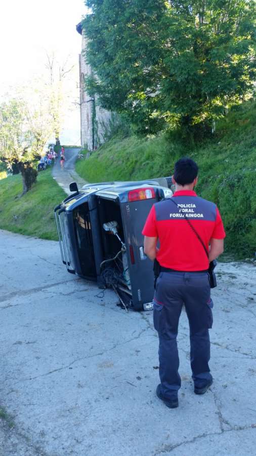 Dos personas heridas leves en sendos accidentes en Oscáriz y Beunza
