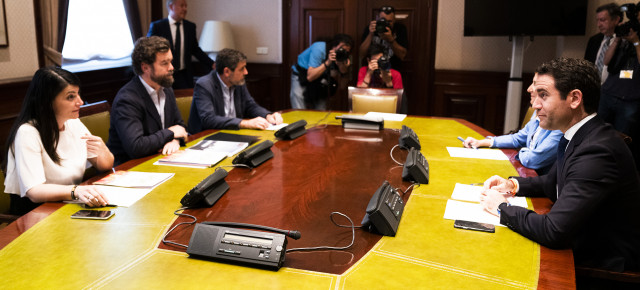 El PP acerca posiciones con Cs y con Vox por separado, pero sin concreciones