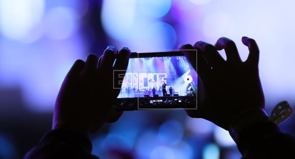 La tecnología se utiliza como chupete pacificador de emociones, según experta