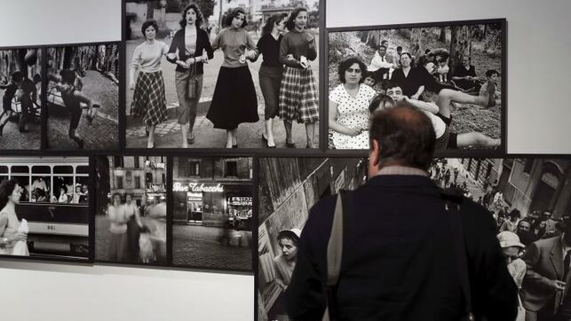 William Klein, el fotógrafo que hizo del asfalto su estudio, llega a Madrid