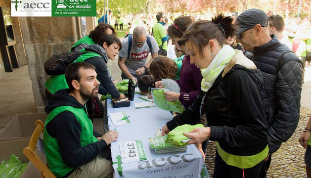 La VI marcha contra el cáncer reúne a 4.000 personas en Pamplona