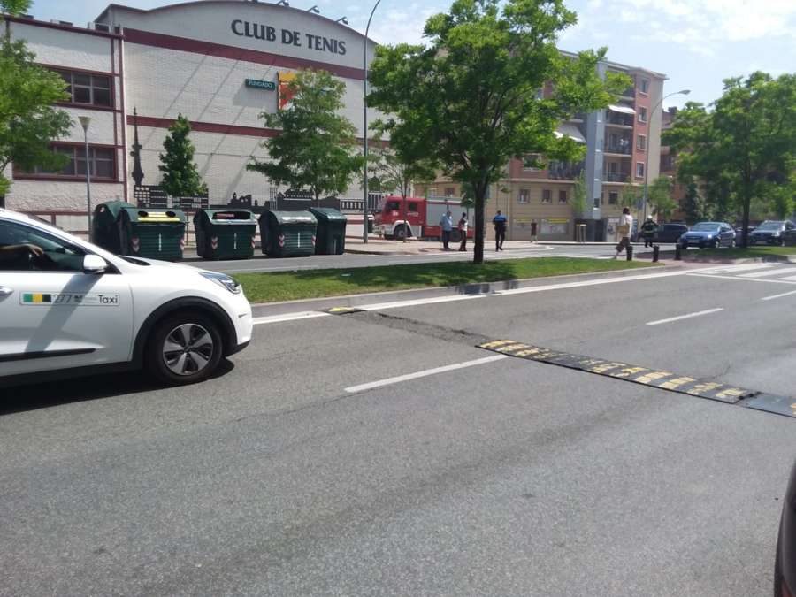 Bomberos intervienen en la extinción de un incendio en la cocina del Tenis de Pamplona