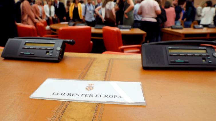 La Junta Electoral deja vacantes los escaños de Puigdemont, Junqueras y Comín