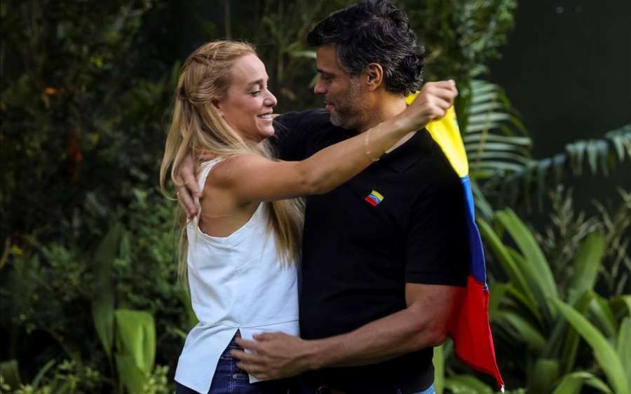 La esposa de Leopoldo López, Lilian Tintori, y su hija llegan a España