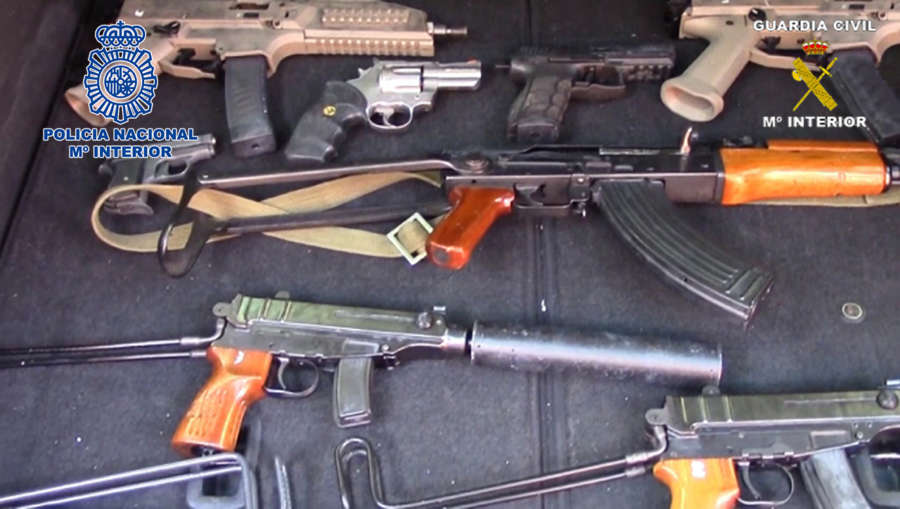 Hallado un arsenal de armas de guerra para la mafia en Málaga