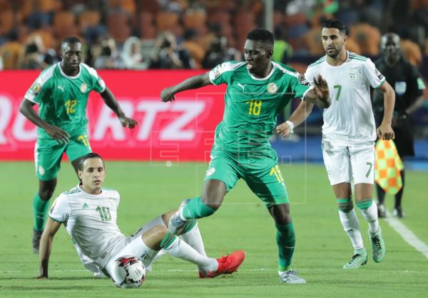 1-0. Argelia derrota a Senegal y alza su segunda Copa África 29 años después