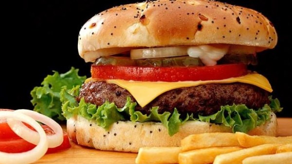 Comer mucha grasa en poco tiempo pone en alerta al cerebro antes de engordar