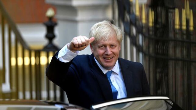 Johnson asume el cargo de primer ministro tras una audiencia con Isabel II