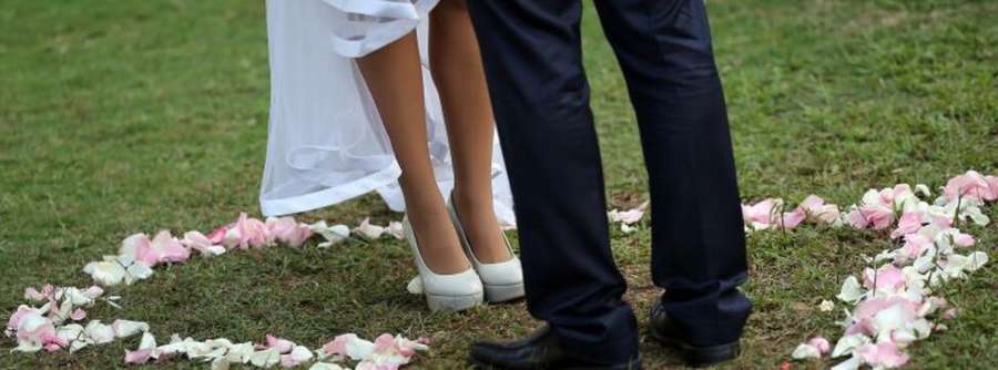 Matrimonios de conveniencia: no recuerda su boda, ni qué fuma su pareja