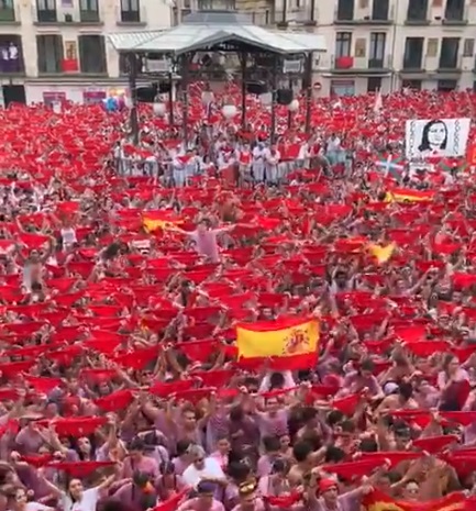 Tudela inicia las fiestas con el cohete anunciador: ¡viva Tudela, viva Navarra y Santa Ana!