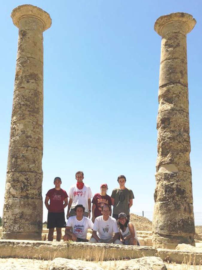 Alumnos de la Universidad de Navarra participan en las excavaciones arqueológicas del yacimiento de Los Bañales