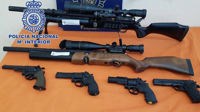 Hallan un arsenal de armas al desmantelar un narcopiso en Pineda (Barcelona)