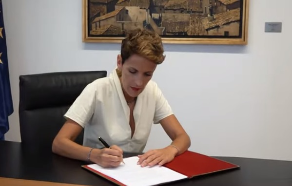 Imágenes; Chivite firma el decreto del nuevo Gobierno de Navarra con 13 consejerías