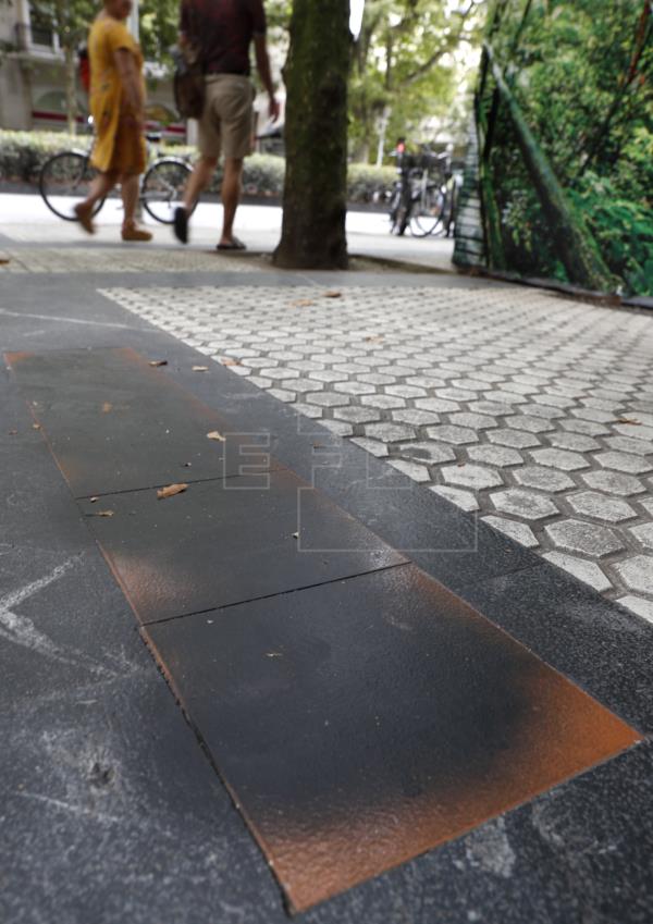 Atacan las primeras placas en memoria de las víctimas de ETA en San Sebastián