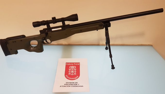 Denunciado en Olaz por exhibir un fusil y dar positivo en alcohol y drogas