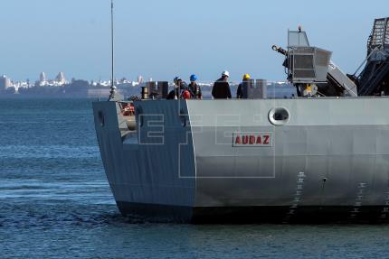 El buque de la Armada traerá a España a los 15 inmigrantes del Open Arms