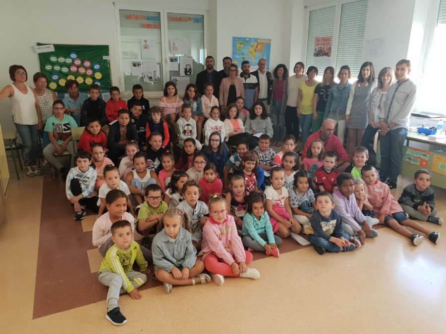 Gimeno muestra su compromiso con la escuela rural