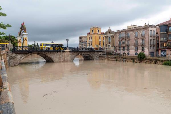 Alertan del riesgo de desbordamiento del río Segura a su paso por Murcia