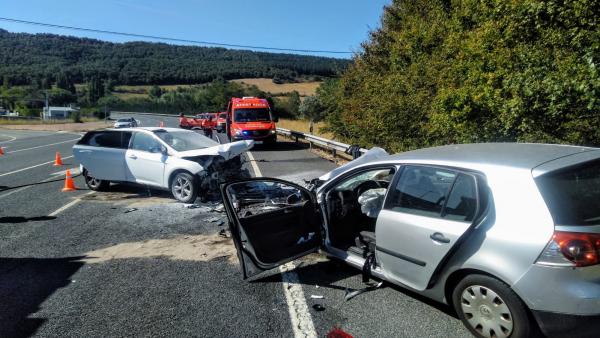 Dos heridos con pronóstico reservado tras un choque frontal en Ezcabarte