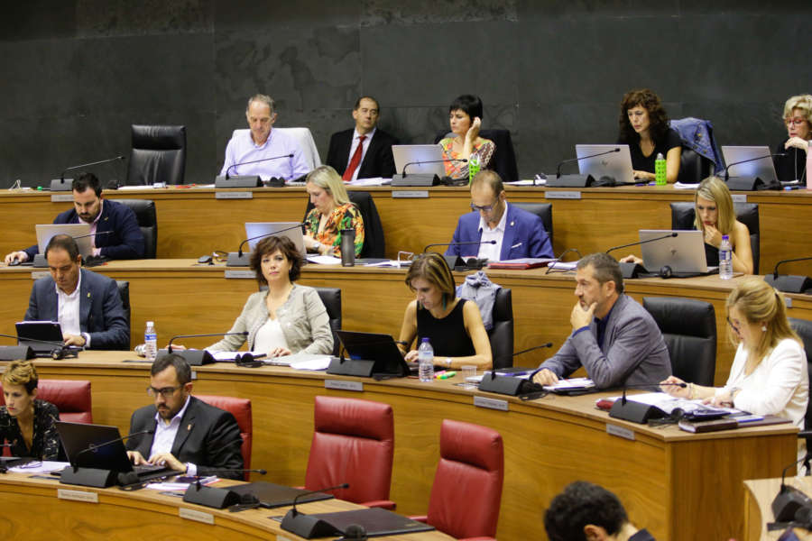 PSN, G. Bai, Bildu, Podemos e I-E aprueban una iniciativa de carácter estatal para avanzar hacia un sistema educativo laico