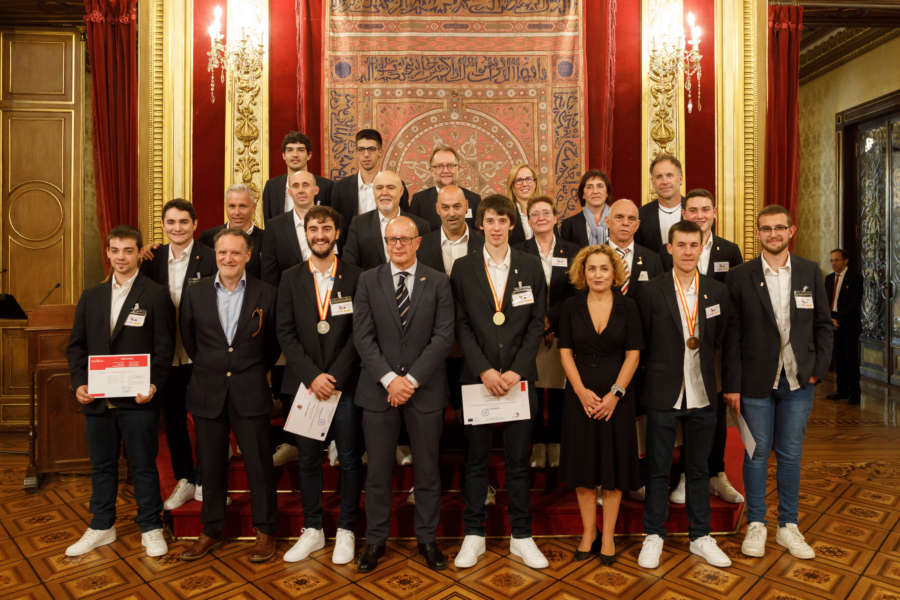 10 estudiantes recogen los diplomas de participación en las olimpiadas de Formación Profesional de Navarra