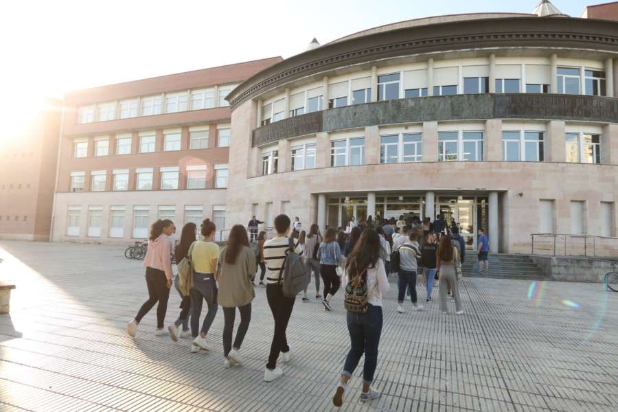 Casi 2.000 estudiantes de primer grado inician el curso en la UPNA de Pamplona y Tudela