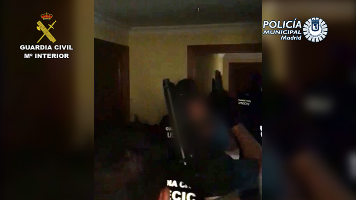 Detenidos en el Aeropuerto Adolfo Suárez de Madrid por tráfico de cocaína con 