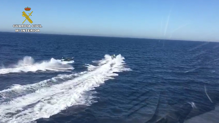 La Guardia Civil sufre un accidente con una narcolancha frente a la costa de Mijas (Málaga)