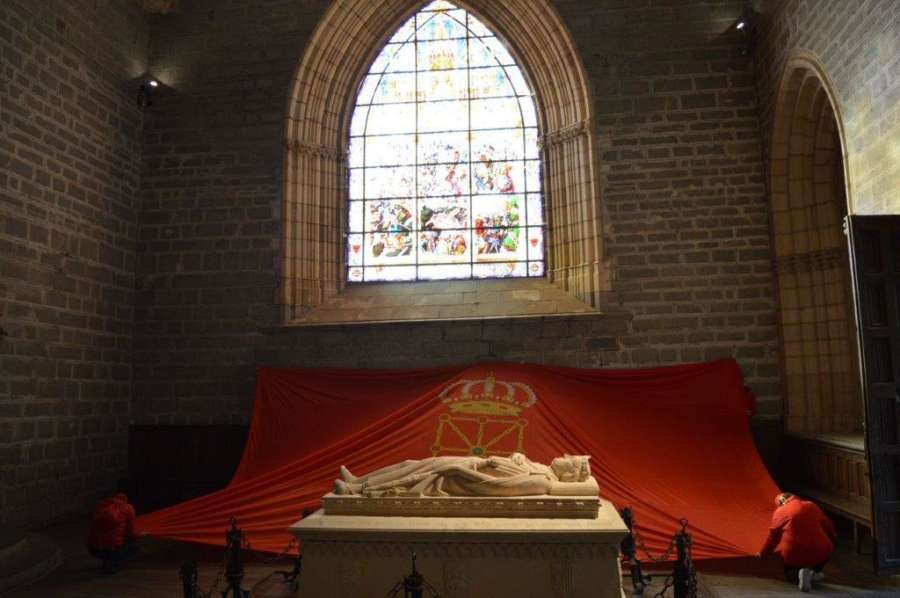 'Banderazo' despliega la gran bandera de Navarra en Roncesvalles