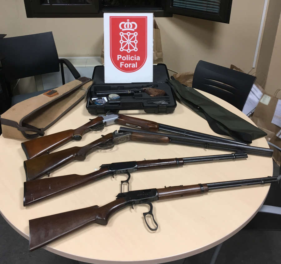 Detenido un joven por elaboración de droga, robo, posesión de armas y explosivos en Pamplona