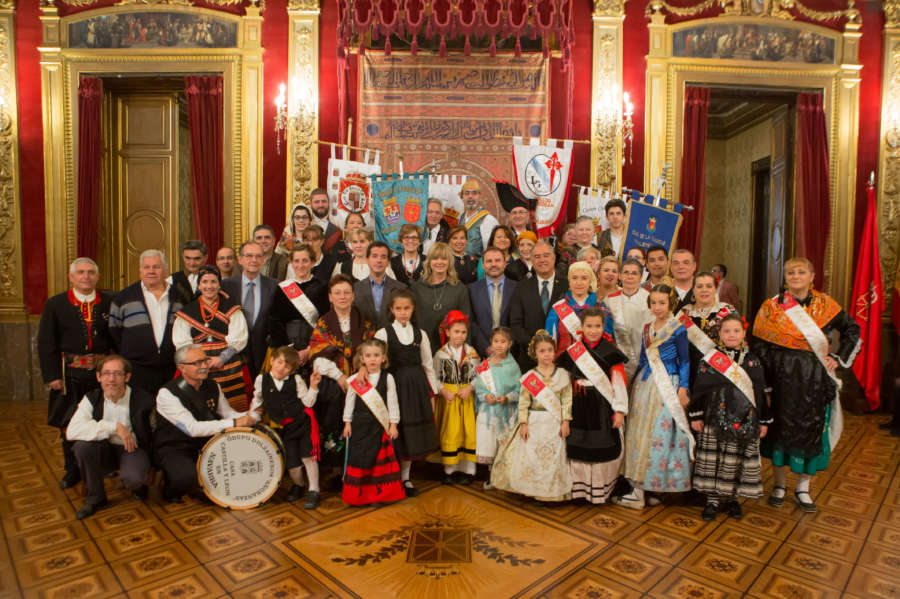 Las Casas Regionales asisten a la recepción en el Gobierno de Navarra