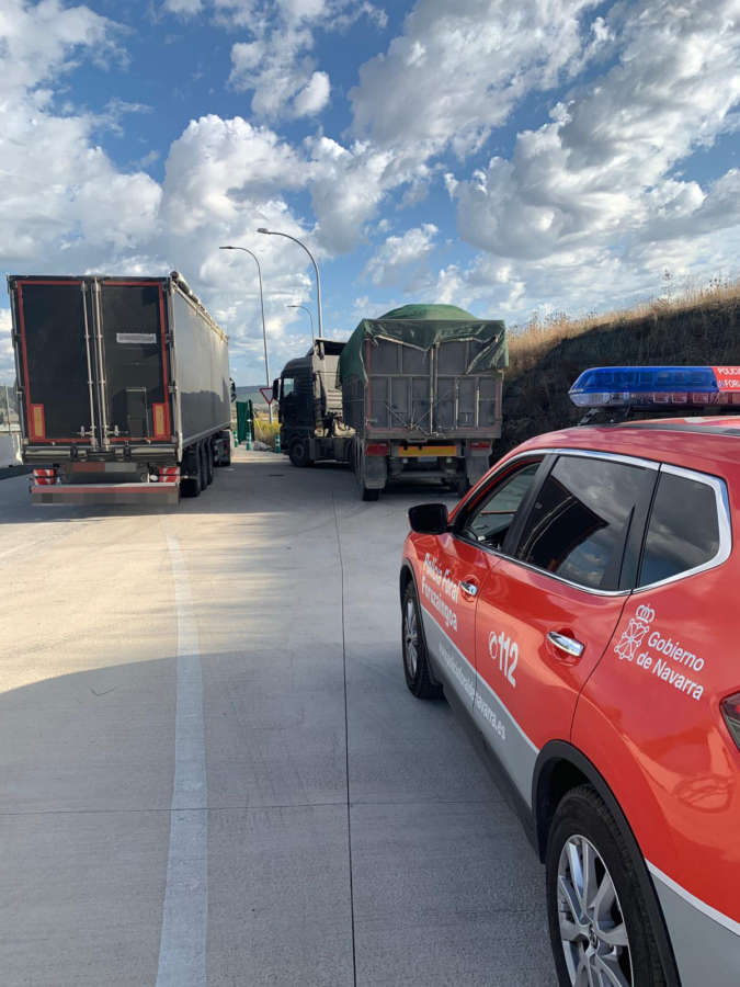 Denunciados 2 camioneros por circular con más carga de la permitida