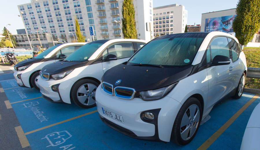 Estudiantes y trabajadores de la Universidad de Navarra dispondrán de 5 coches eléctricos