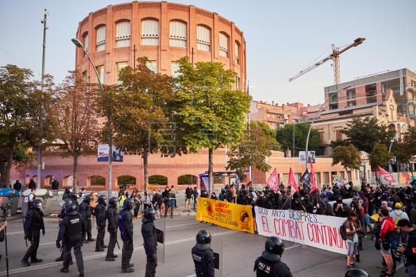 La protesta independentista ante la Guardia Civil de Gerona se desplaza a la Subdelegación del Gobierno