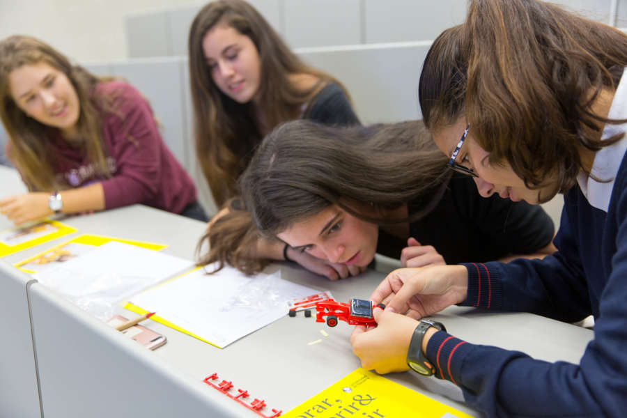 Alumnos de Pamplona desarrollan un proyecto de automoción simulando el trabajo de un ingeniero