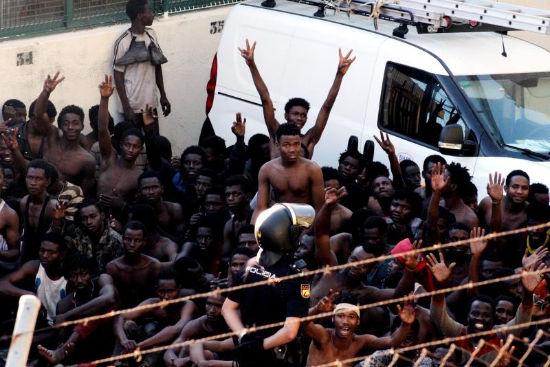Primera condena a inmigrantes por organizar un salto masivo a la valla de Ceuta