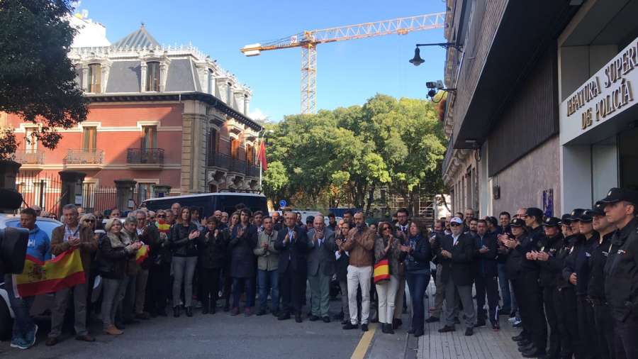 Proceso: Concentración en Pamplona en apoyo a la labor de Policía Nacional en Cataluña