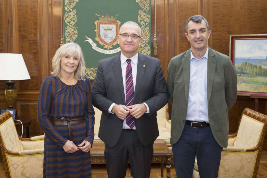 El alcalde de Pamplona se reúne con el director de la Vuelta Ciclista a España